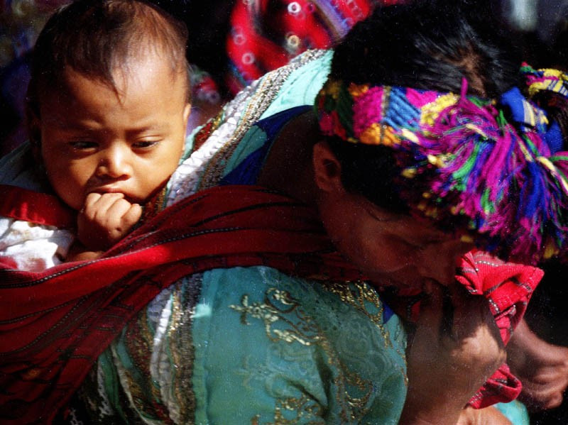 1 Strolling through the market place in Guatemala 800
